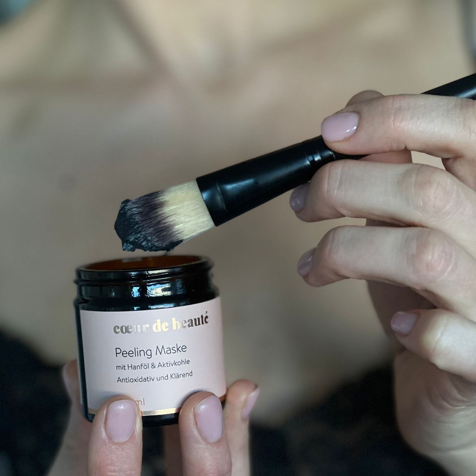 schwarze Peeling maske vonn coeur de beaute aus Berlin