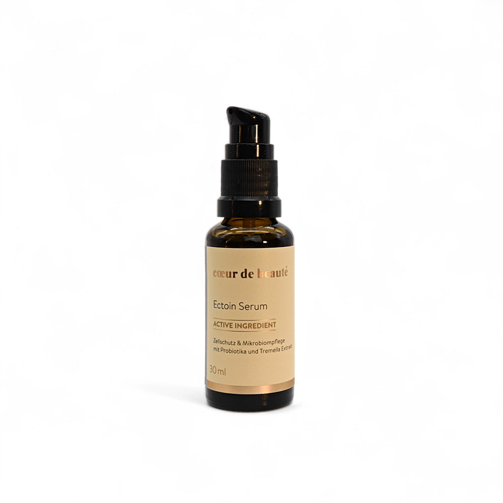 cœur de beauté Ectoin Serum mit Zellschutz und Microbiompflege mit pastel gelbem Etikett und rose goldenem Logo